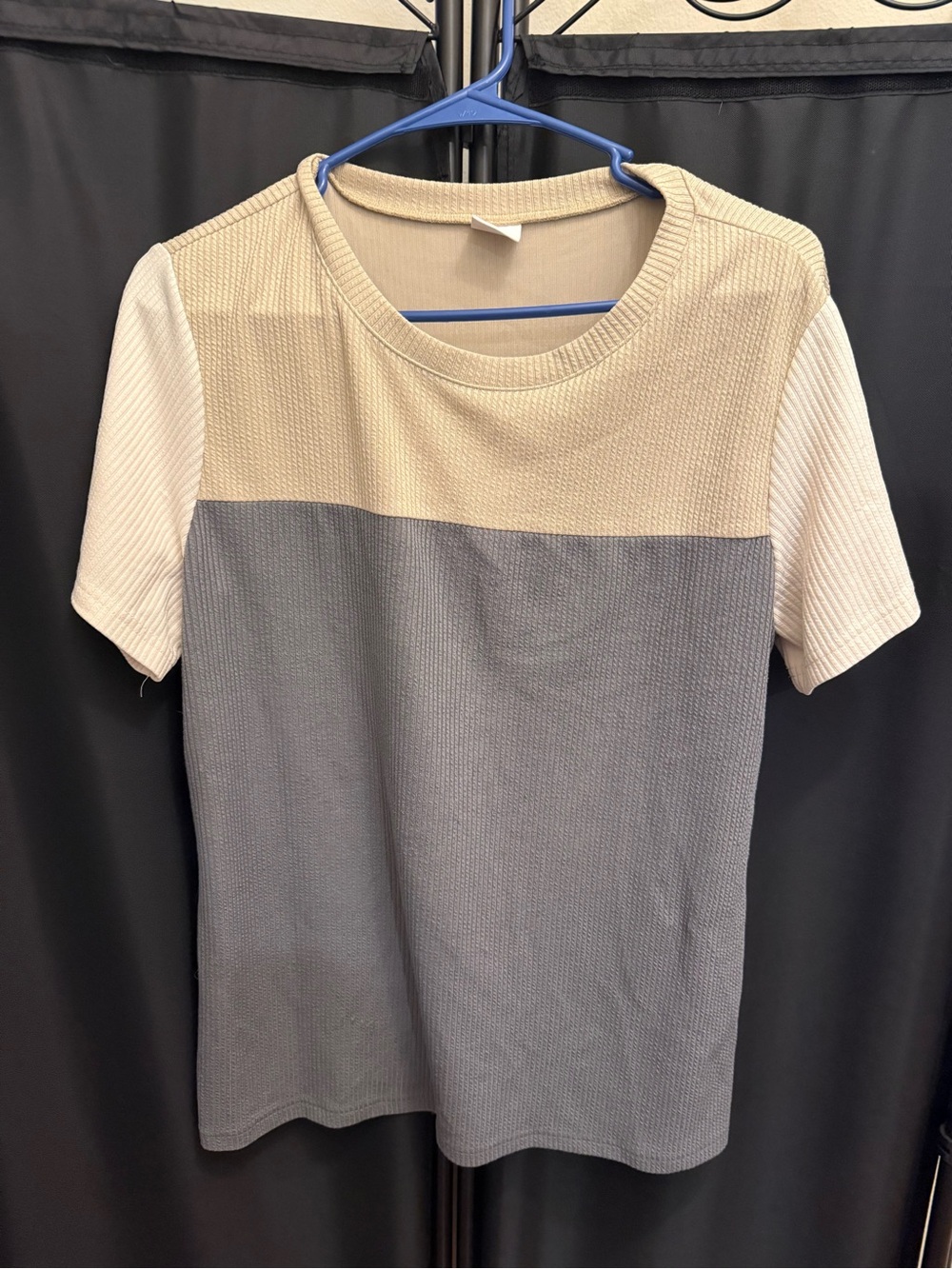 Women’s Two-Tone Textured Crewneck Shirt — Cream & Gray